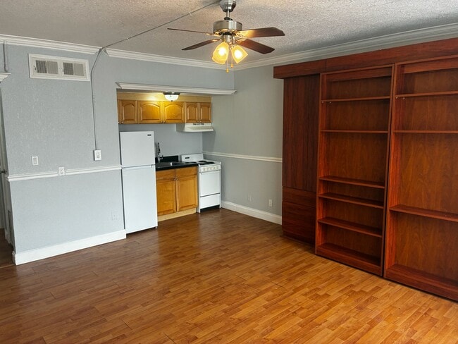 Photo - 311 W Ashley St