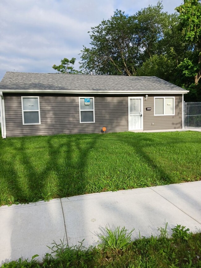 Section 8 Accepted 3 Bedroom w/Fenced Yard - Section 8 Accepted 3 Bedroom w/Fenced Yard Casa