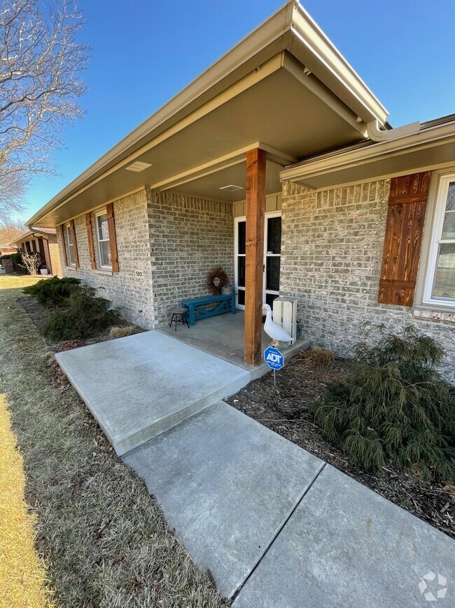 Building Photo - 5801 E Rockhill St Rental