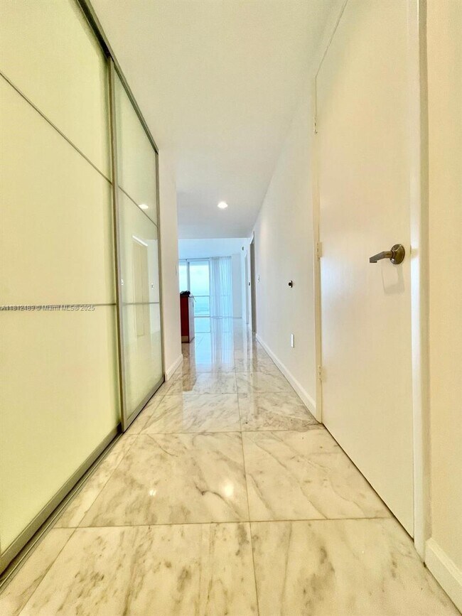 Photo - 475 Brickell Ave Unit 5107