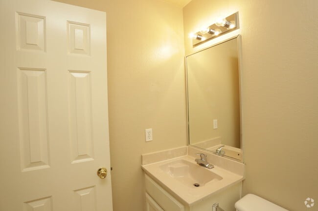 2HAB, 2BA - 994 ft² - Redbud Place Apartments