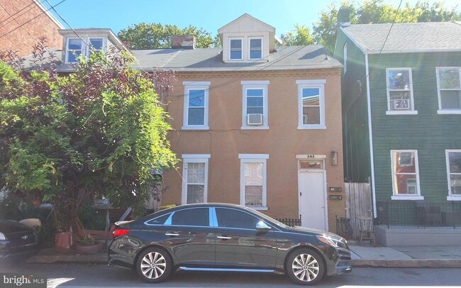 Building Photo - 343 S Prince St Unit 2 Rental