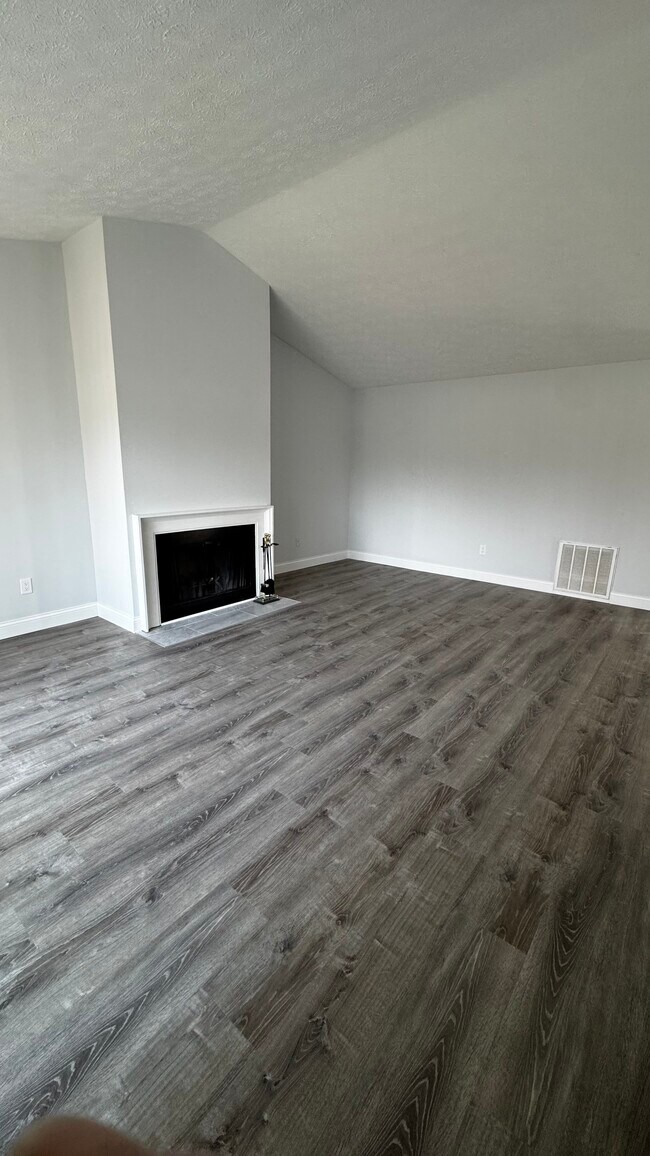 Photo - 400 Sherwood Green Ct