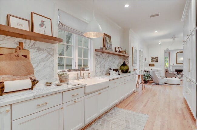 Photo - 2703 Mid Ln