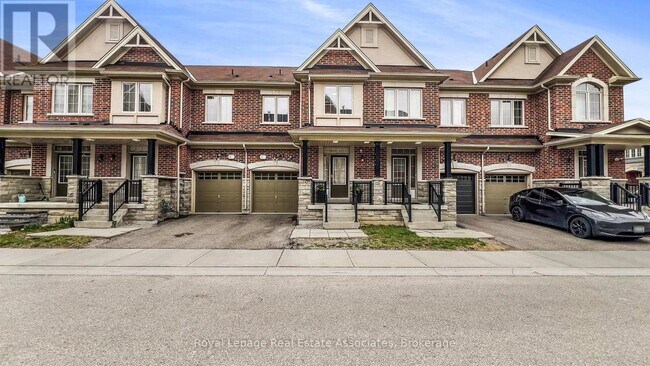 Photo - 41 Mazarine Ln