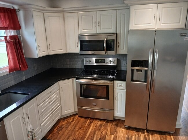 Kitchen - 2815 5th Ave S
