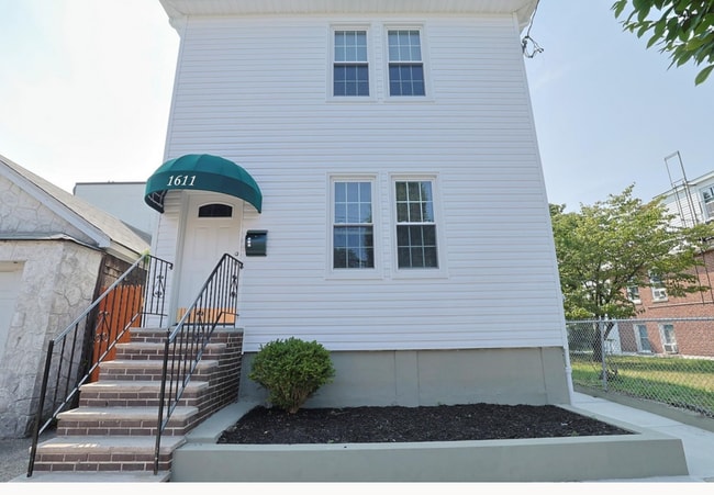 Photo - 1611 Research Ave