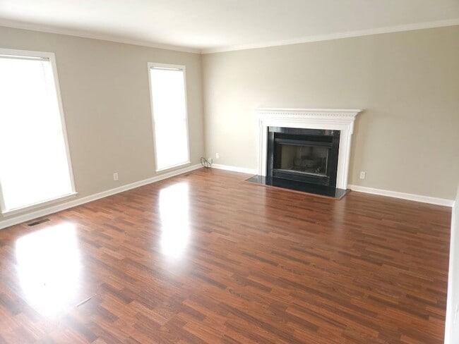 Photo - 511 Winthorne Ct