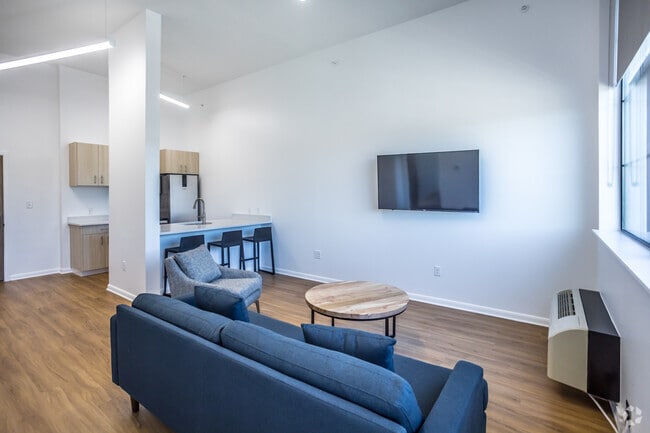 1 BR, 1.5 BA - 623SF