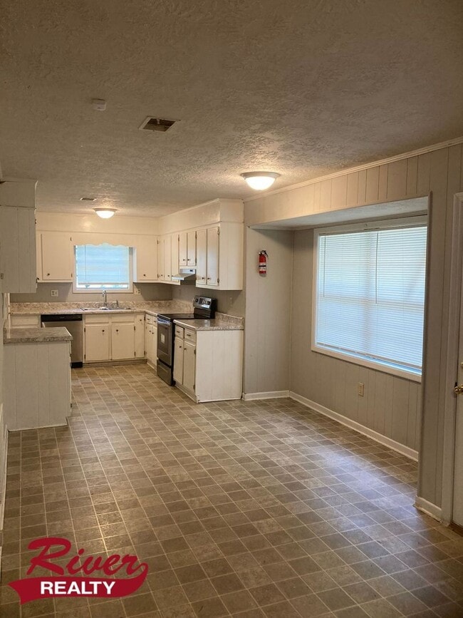 Photo - 3 Bedroom 2 Bath House with Double Garage ...