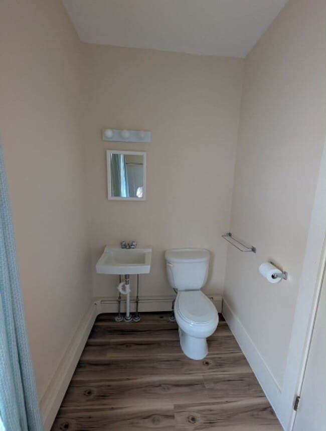 Building Photo - 145 Center St Unit A