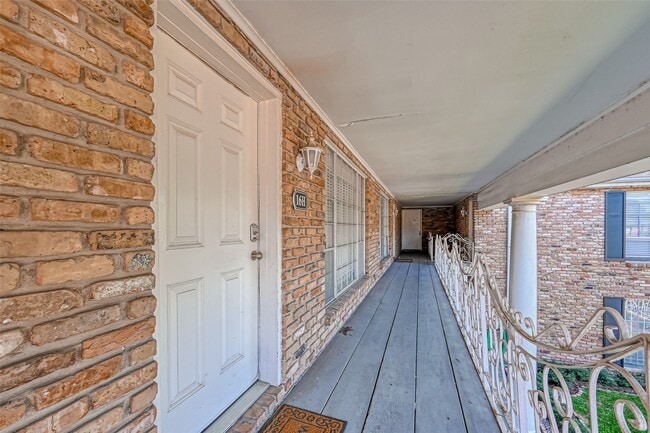 Photo - 2121 Fountain View Dr Unit 16