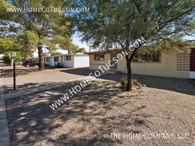 1446 E Iowa Dr