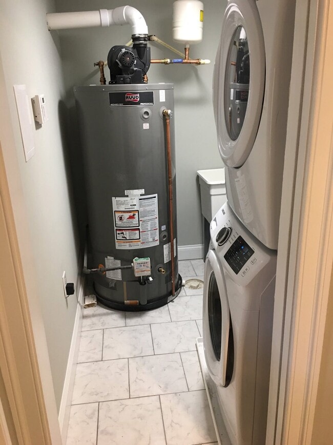 Washer/dryer - 921 Farragut St NW Apartment Unit Petworth