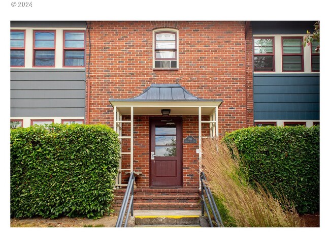 Beautiful 1Bd/ 1Ba Vintage Condo Located i... - Beautiful 1Bd/ 1Ba Vintage Condo Located i... Unit 24