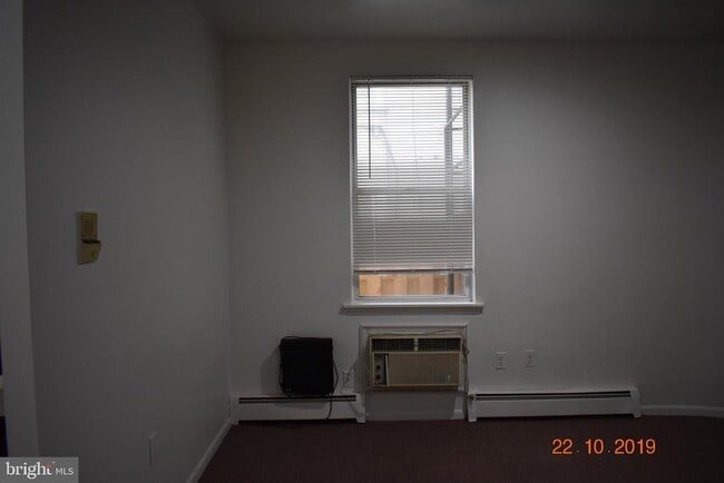 Building Photo - 138 W Market St Unit 1-REAR