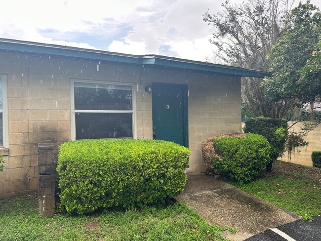 Building Photo - One bedroom close to TMH!!! Unit 1415 C