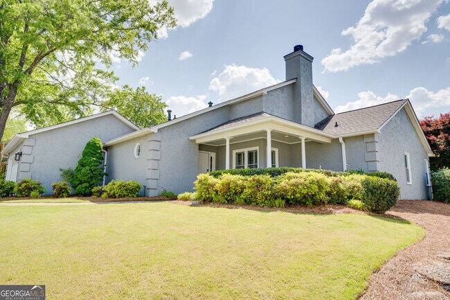 Building Photo - 35 Ashleigh Terrace NE