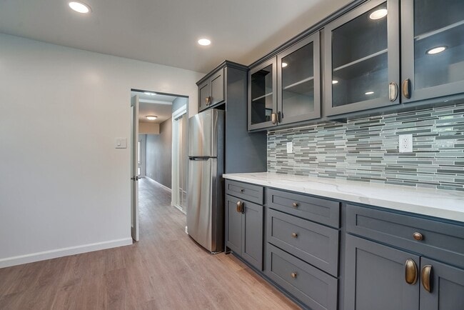 627 Frigorífico - 625 W. 92nd St