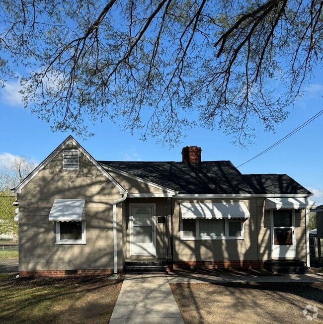 Building Photo - Cozy 2-Bedroom, 1-Bathroom Home w/ a Bonus...