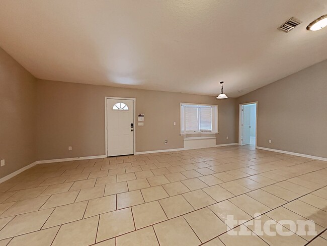 Photo - 13210 Maple St