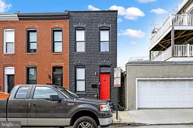 Building Photo - 2 W Barney St Rental