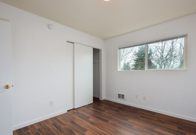 Photo - 2BR/1 Bath Mid-Century Modern with Condo finishes Unidad 7411
