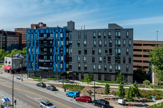 Luna Apartments