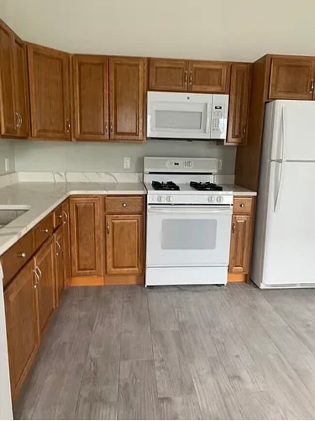 Building Photo - 91 Walnut St Unit 2