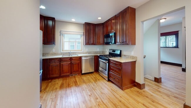 Photo - 4-Bedroom House Close to U of M Campus