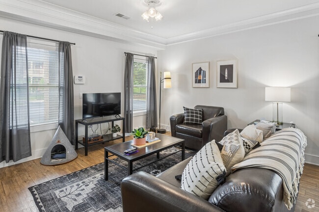 4BR, 4BA - 1,832SF - Living Room