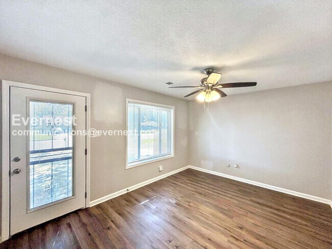 Photo - 1582 Custer Dr