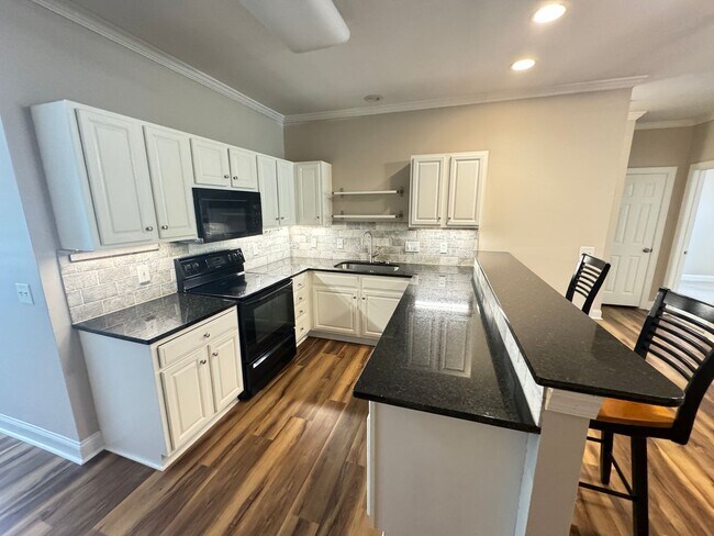 Photo - Beautiful 2 bed 2 bath Condo - In Great Lo...