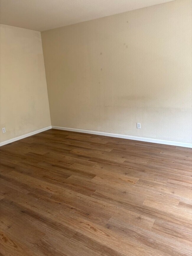 Photo - 2 bed - 2.5 bath - 2 car garage Townhome