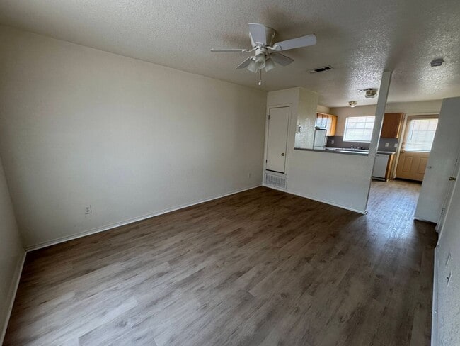 Photo - 3806 Gus Dr Unidad Apt A
