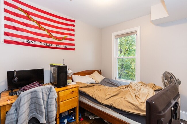 Photo - Spacious 5 Bed / 3 Bath with Laundry in Unit & Central Air | Mission Hill | 9/1/2026