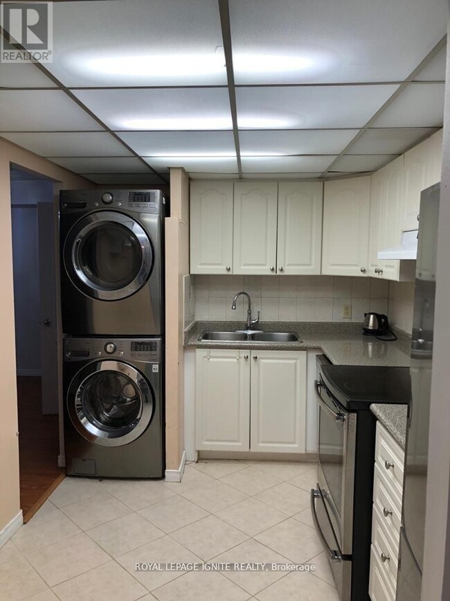 Photo - 3695 Kaneff Crescent Unit 707