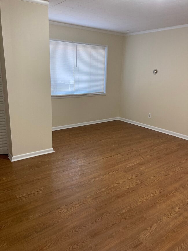 Building Photo - 1142 Battery Avenue Unit First Floor