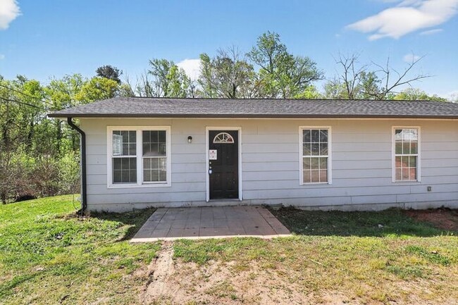 Building Photo - Updated 3BD/2BA Ranch in Lowell, NC!