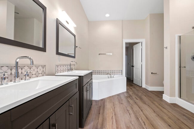 Photo - 2501 Country Club Dr