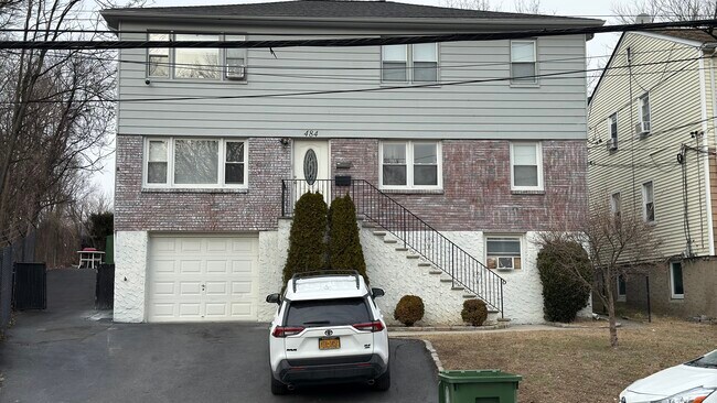 Front of house - 484 Main St Unit 1