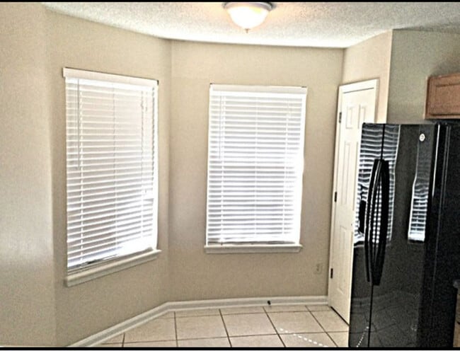 Photo - 4491 Cobblefield Cir E