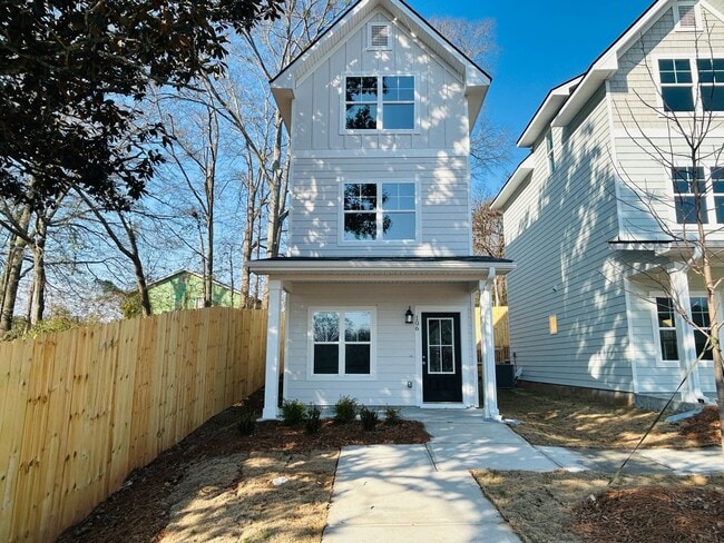 Building Photo - ***MOVE IN SPECIAL - NO APP FEES AND $500 OFF 1ST MONTHS RENT WITH A MOVE IN DATE ON OR BEFORE 6/...