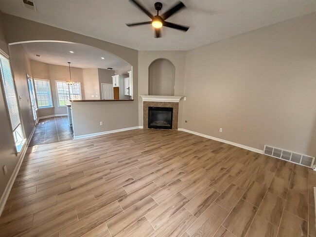 Photo - 1237 Travers Ln