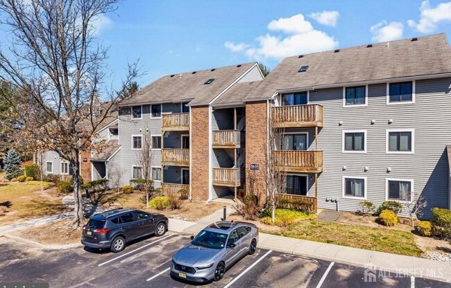 Building Photo - 2310 Ravens Crest Dr
