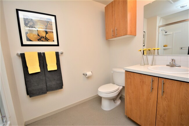 AnnDeLee, 2 Bedroom, Open - Bathroom.JPG - AnnDeLee