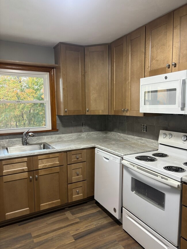 Photo - 208 Ricker Ave