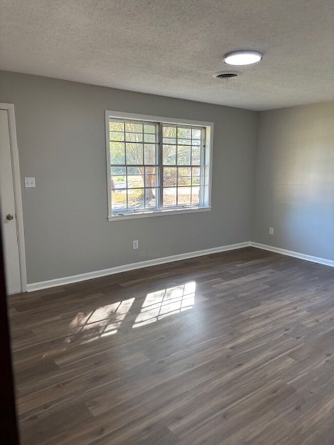 Photo - Renovated 3 Bedroom 1 Bath Home for Rent!