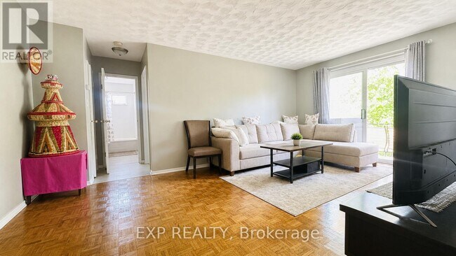 Photo - 428 Barrie Pl Unit 2