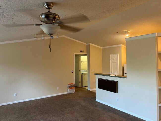 Photo - Nice condo, top floor, convenient to hospi...